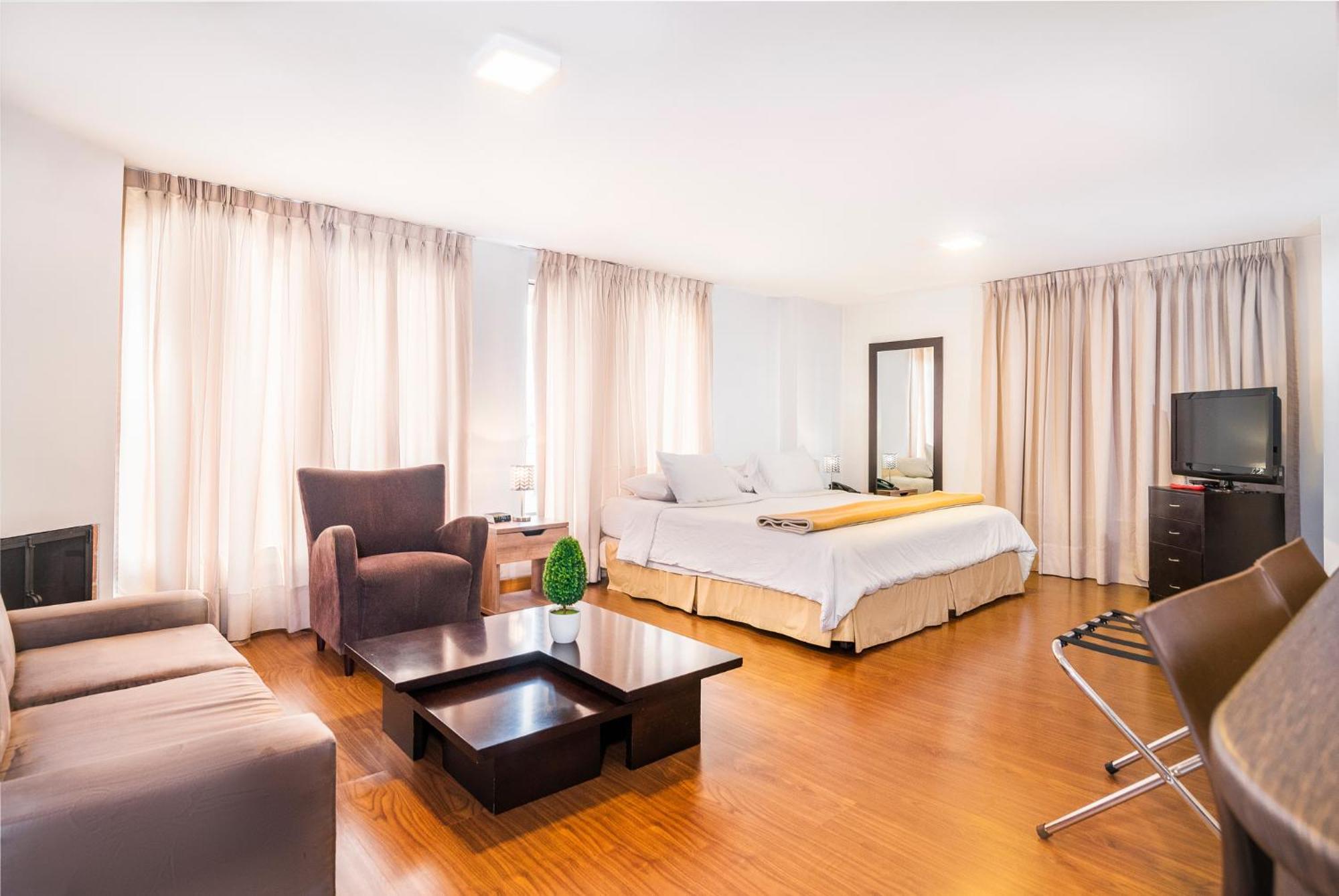 Lloyds Apartasuites Parque 93 Богота Екстер'єр фото